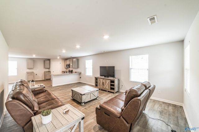 658 5th Street NW, Arab, AL 35016