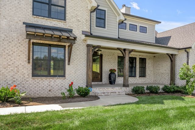 231 The Oaks Boulevard, Versailles, KY 40383