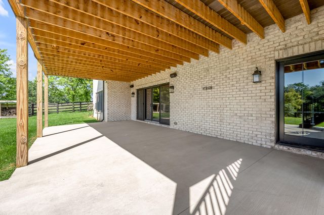 231 The Oaks Boulevard, Versailles, KY 40383