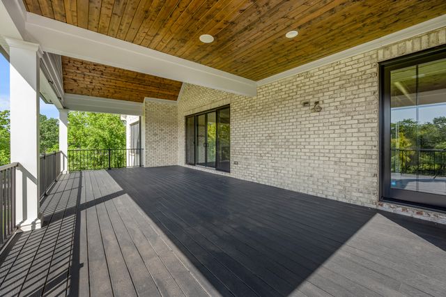 231 The Oaks Boulevard, Versailles, KY 40383