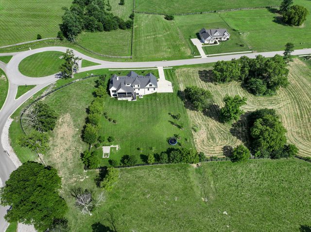 231 The Oaks Boulevard, Versailles, KY 40383