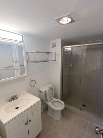 2450 NE 135th St 1012, North Miami, FL 33181