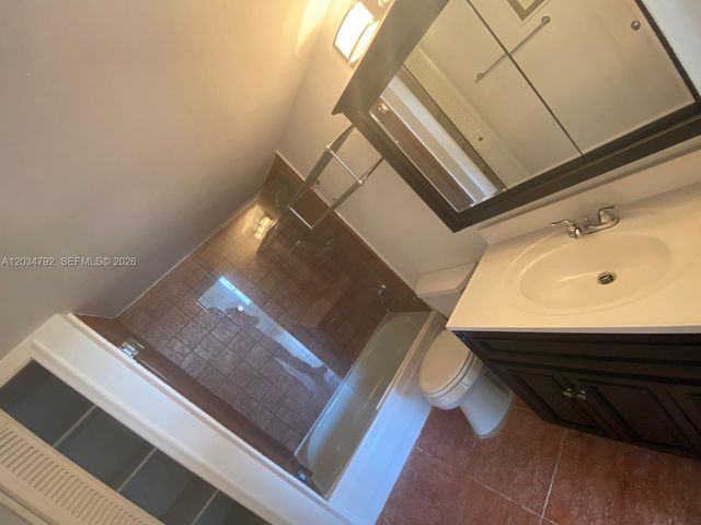 2450 NE 135th St 1012, North Miami, FL 33181