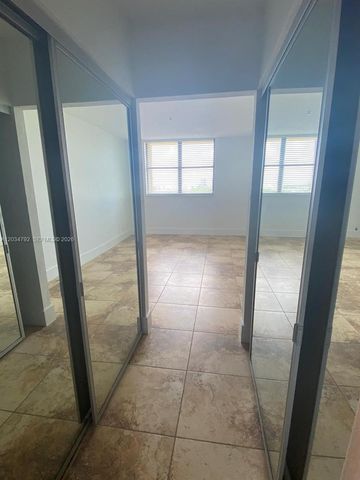 2450 NE 135th St 1012, North Miami, FL 33181