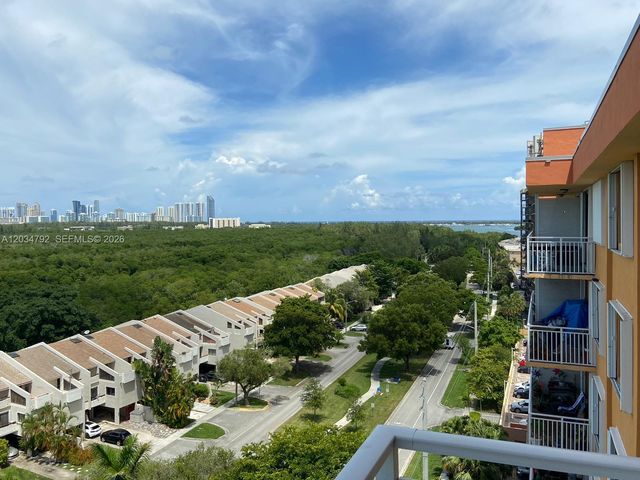 2450 NE 135th St 1012, North Miami, FL 33181