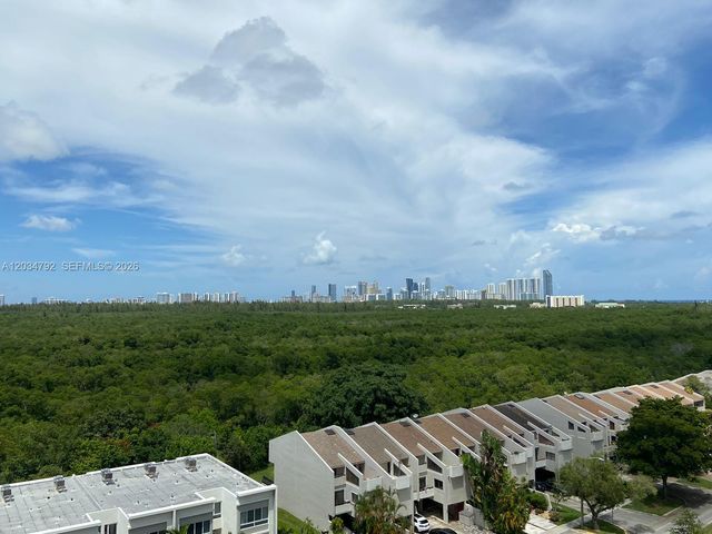 2450 NE 135th St 1012, North Miami, FL 33181