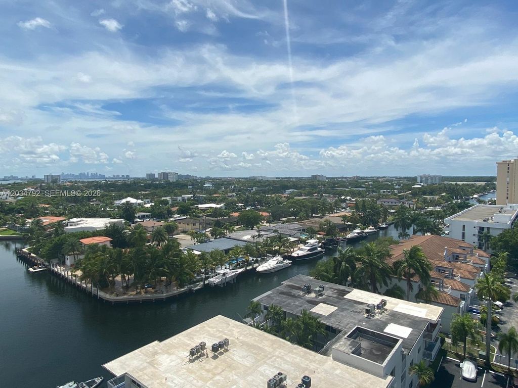 2450 NE 135th St 1012, North Miami, FL 33181