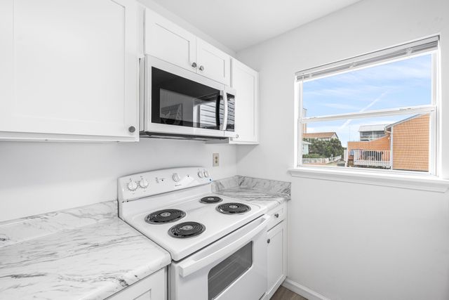 1430 Tina Drive APT 9, Navarre, FL 32566