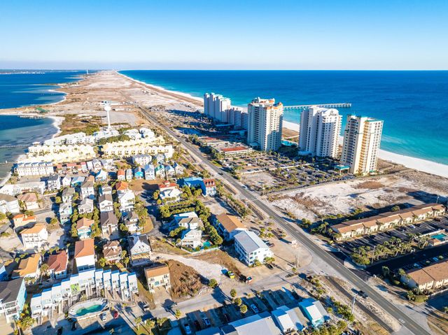 1430 Tina Drive APT 9, Navarre, FL 32566