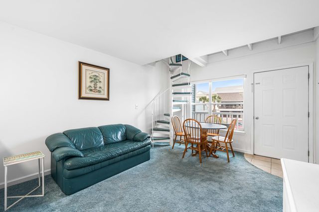 1430 Tina Drive APT 9, Navarre, FL 32566