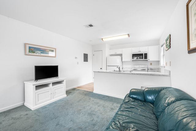 1430 Tina Drive APT 9, Navarre, FL 32566