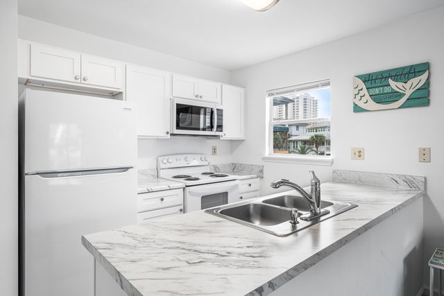 1430 Tina Drive APT 9, Navarre, FL 32566