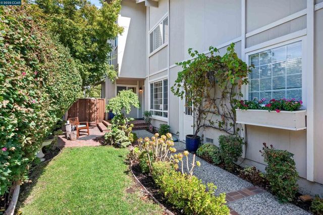 33 Leeds Ct E, Danville, CA 94526