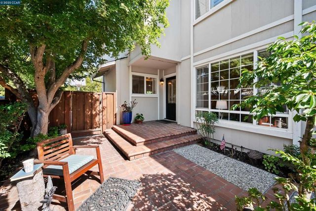 33 Leeds Ct E, Danville, CA 94526