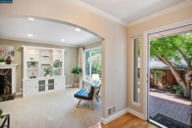 33 Leeds Ct E, Danville, CA 94526