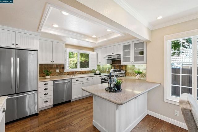 33 Leeds Ct E, Danville, CA 94526