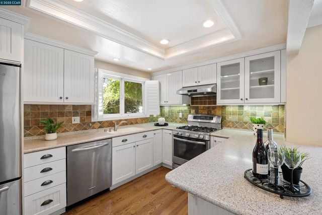 33 Leeds Ct E, Danville, CA 94526