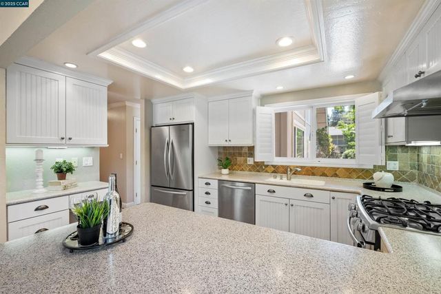 33 Leeds Ct E, Danville, CA 94526