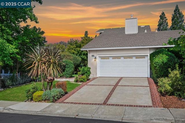 33 Leeds Ct E, Danville, CA 94526