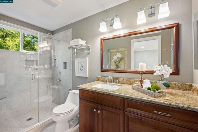 33 Leeds Ct E, Danville, CA 94526