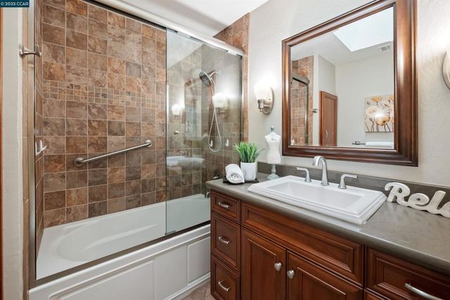 33 Leeds Ct E, Danville, CA 94526