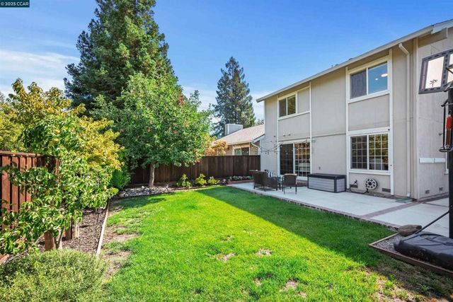 33 Leeds Ct E, Danville, CA 94526