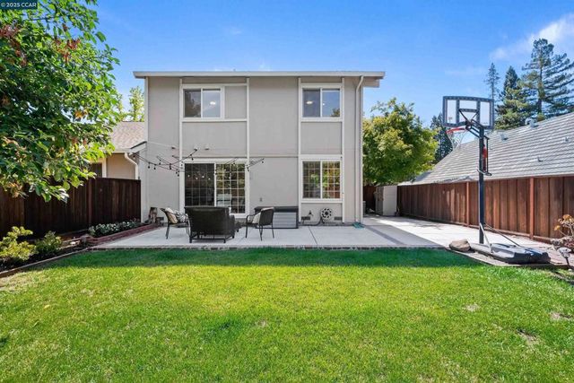 33 Leeds Ct E, Danville, CA 94526