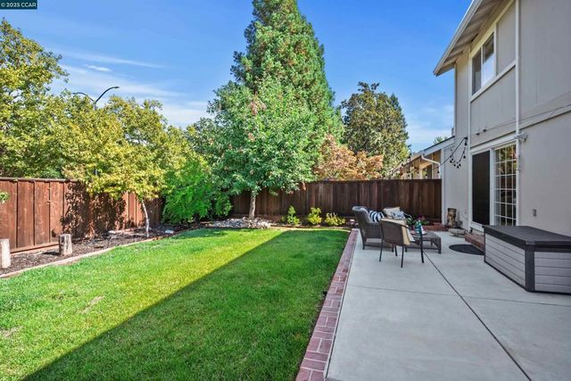 33 Leeds Ct E, Danville, CA 94526