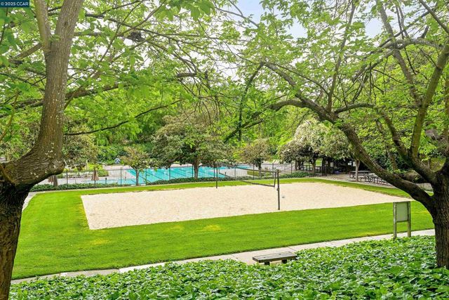 33 Leeds Ct E, Danville, CA 94526