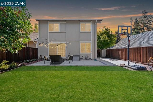 33 Leeds Ct E, Danville, CA 94526