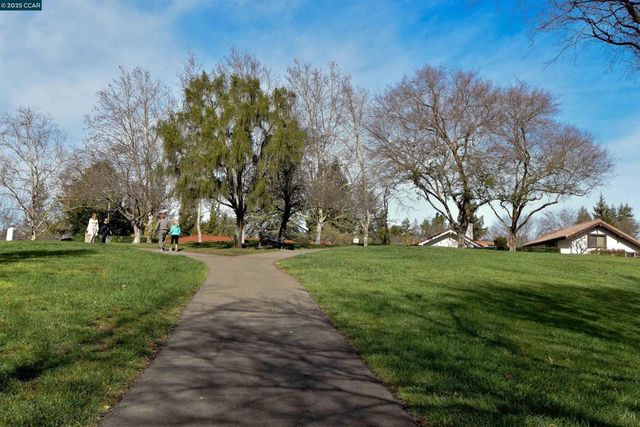 33 Leeds Ct E, Danville, CA 94526