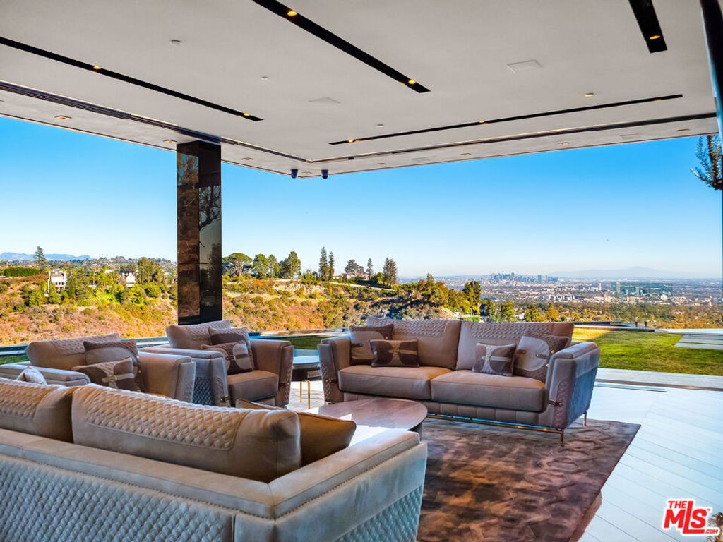 Image 14 of property listing at 1200 Bel Air Road, Los Angeles, CA 90077