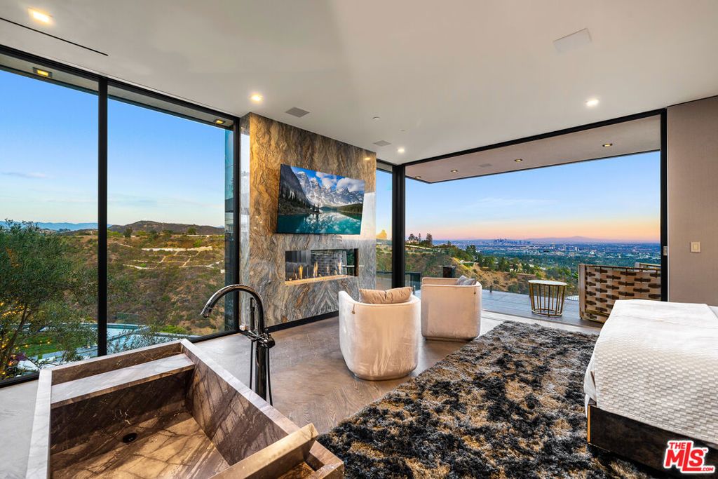 Image 21 of property listing at 1200 Bel Air Road, Los Angeles, CA 90077