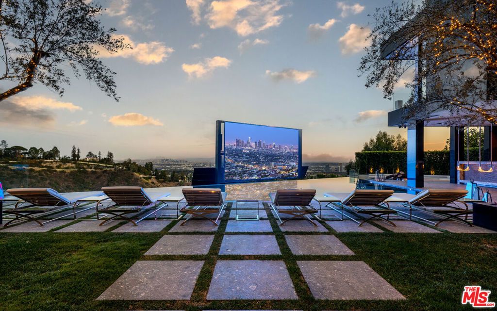 Image 23 of property listing at 1200 Bel Air Road, Los Angeles, CA 90077
