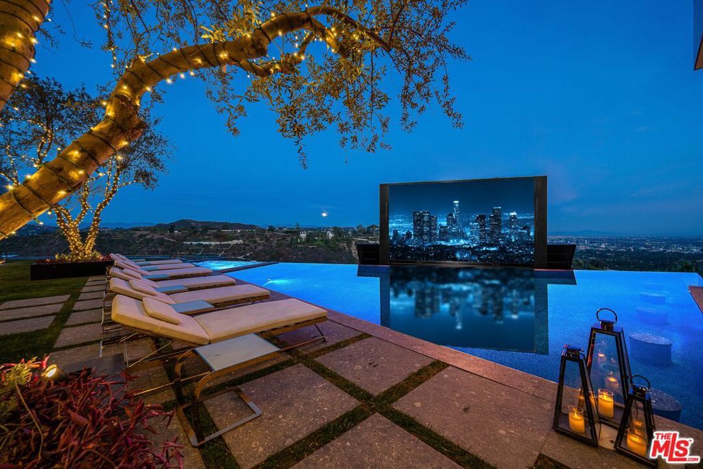 Image 24 of property listing at 1200 Bel Air Road, Los Angeles, CA 90077