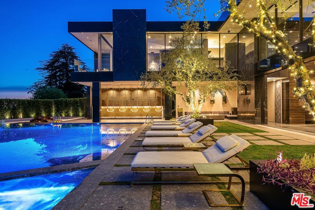Image 25 of property listing at 1200 Bel Air Road, Los Angeles, CA 90077