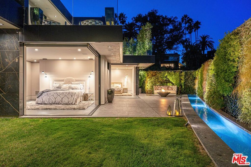 Image 26 of property listing at 1200 Bel Air Road, Los Angeles, CA 90077