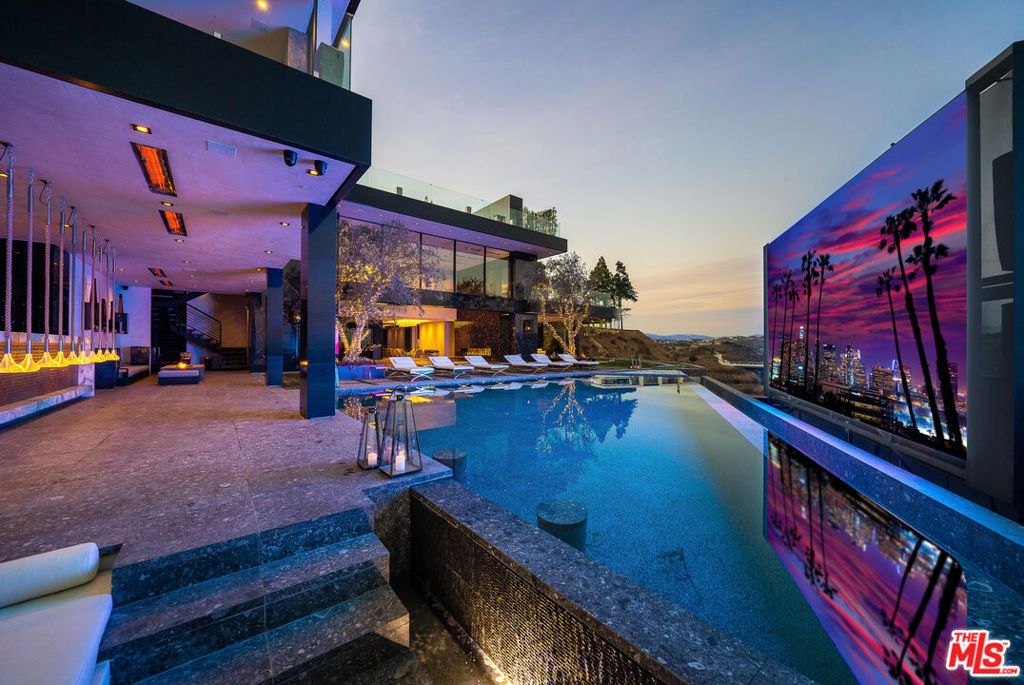 Image 4 of property listing at 1200 Bel Air Road, Los Angeles, CA 90077