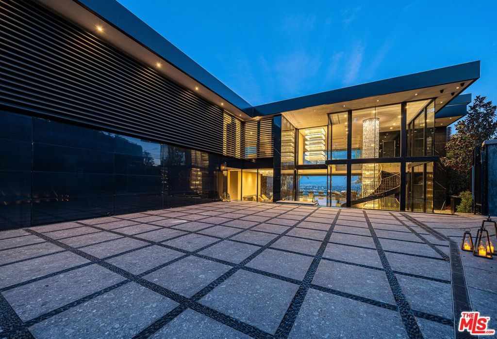 Image 6 of property listing at 1200 Bel Air Road, Los Angeles, CA 90077