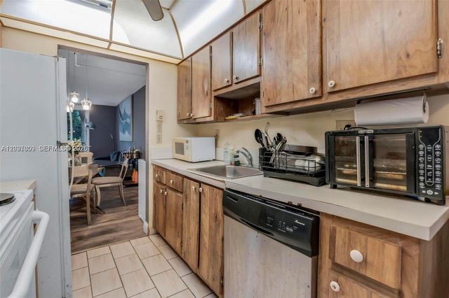 3321 NW 47th Terrace 330, Lauderdale Lakes, FL 33319
