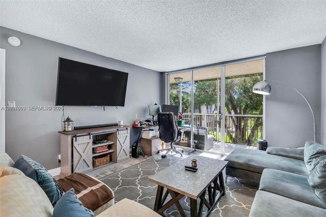 3321 NW 47th Terrace 330, Lauderdale Lakes, FL 33319