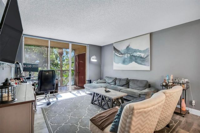 3321 NW 47th Terrace 330, Lauderdale Lakes, FL 33319