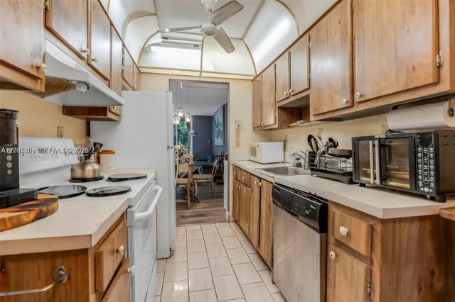 3321 NW 47th Terrace 330, Lauderdale Lakes, FL 33319