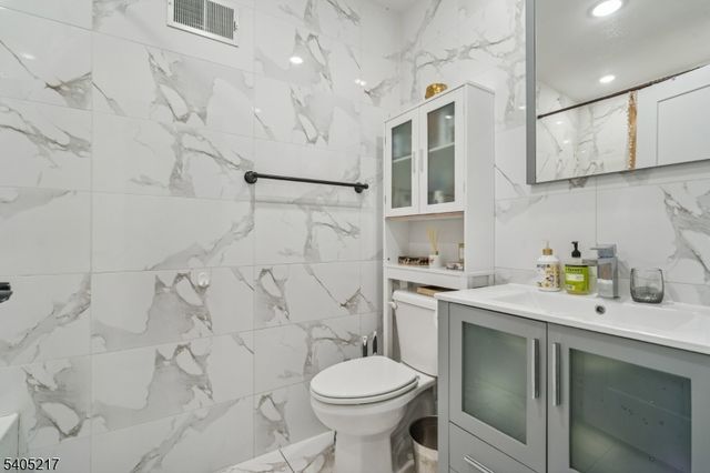 104 Poplar St 2, Jersey City, NJ 07307