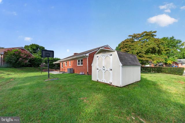 801 HAPPY CREEK RD, Front Royal, VA 22630