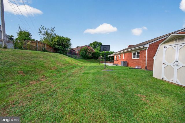 801 HAPPY CREEK RD, Front Royal, VA 22630