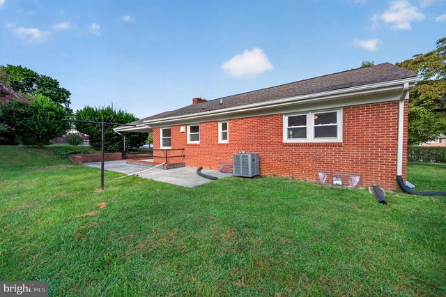 801 HAPPY CREEK RD, Front Royal, VA 22630