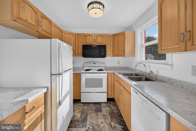 801 HAPPY CREEK RD, Front Royal, VA 22630