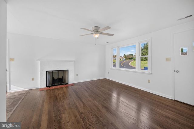 801 HAPPY CREEK RD, Front Royal, VA 22630