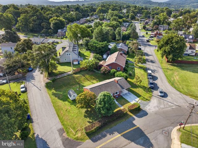 801 HAPPY CREEK RD, Front Royal, VA 22630